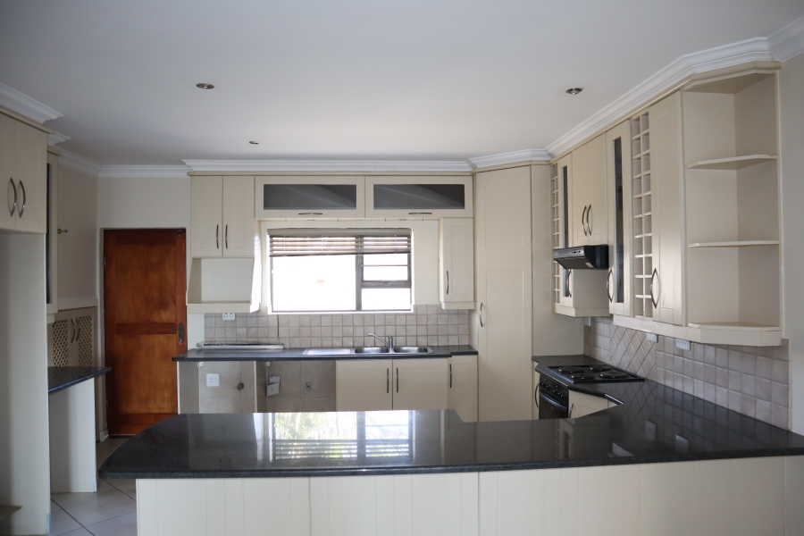 3 Bedroom Property for Sale in Wavecrest Eastern Cape